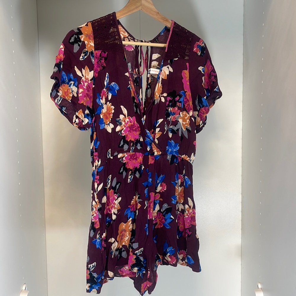 Xhilaration Maroon Floral Romper Size Large